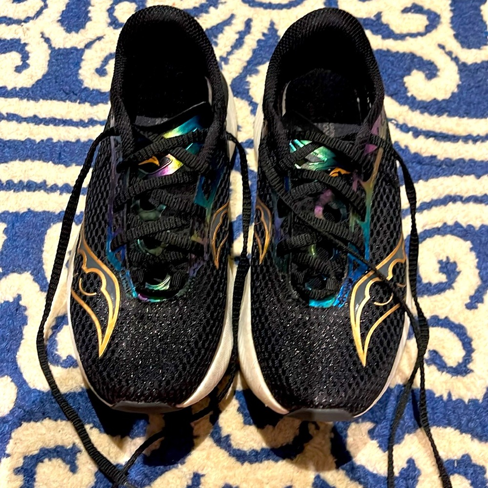 SAUCONY ENDORPHIN PRO 3 SIZE 6.5 only worn on treadmill. Excellent condition!